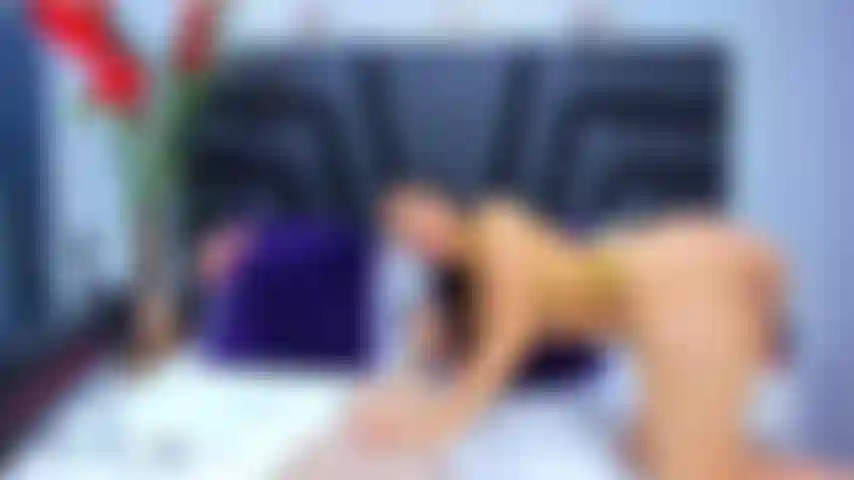 Fodendo seu pau profundamente.