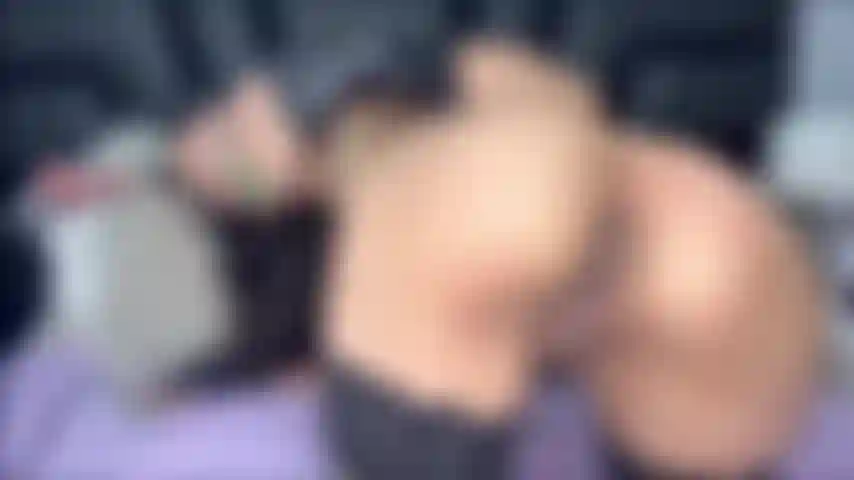 Me assista masturbar minha bucetinha e brincar com minha bunda em pov.