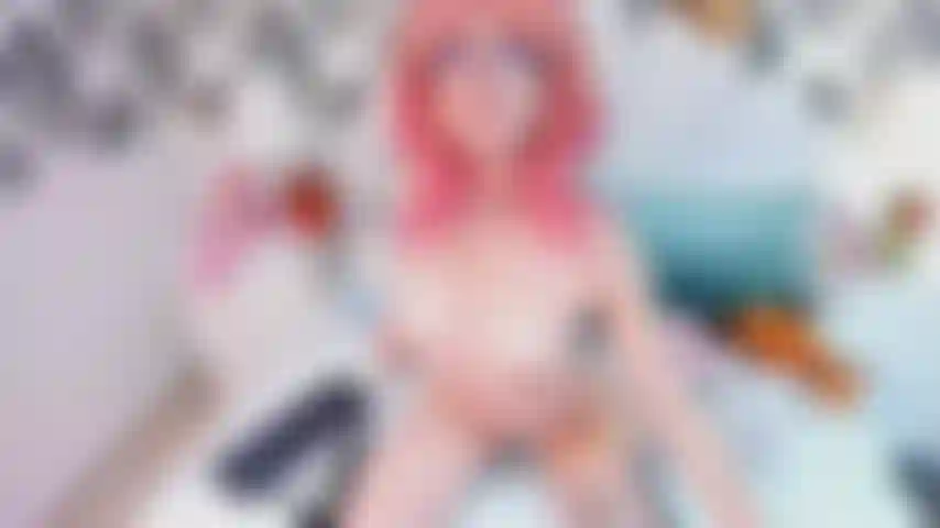 Divirta-se com sua garota cosplay favorita.