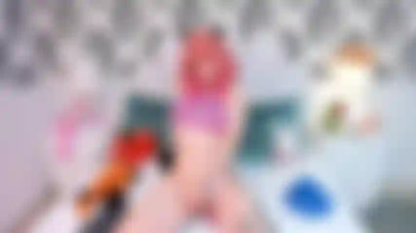 Brincando com minha bucetinha.