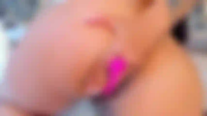 Adoro me curvar e mostrar minha bunda... Faz você perder o controle, não é?