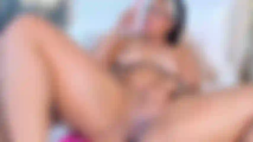 Minha boceta é tão suculenta e quente que anseia por sua atenção total.