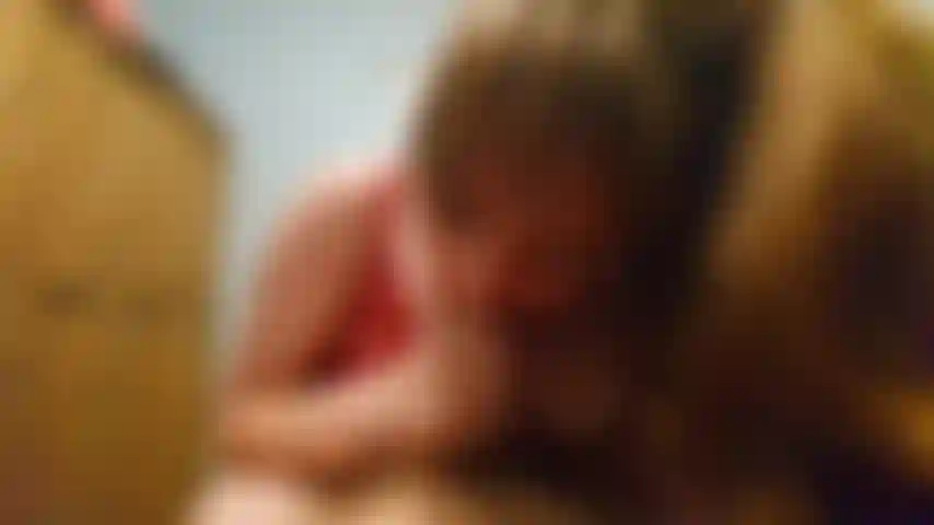 Masturbação de tetas em topless e boquete até gozar.