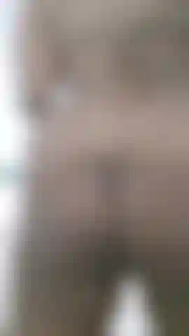 Shaking my phat ass making it clap