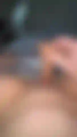 Provocação de buceta com dildo.