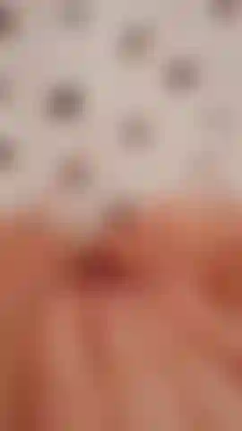 Enfie o dedo na minha buceta molhada e apertada.