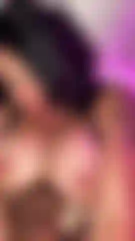 Me veja sendo fodida e gozando forte naquele pau!