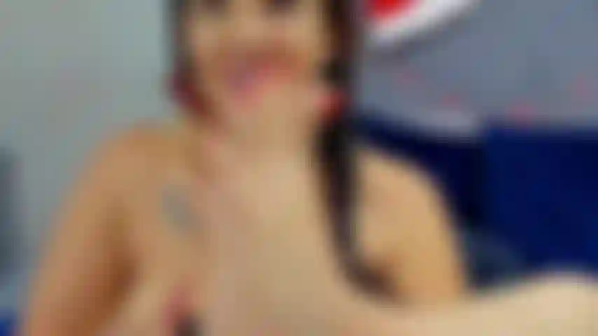 Chupando os dedos dos pés.