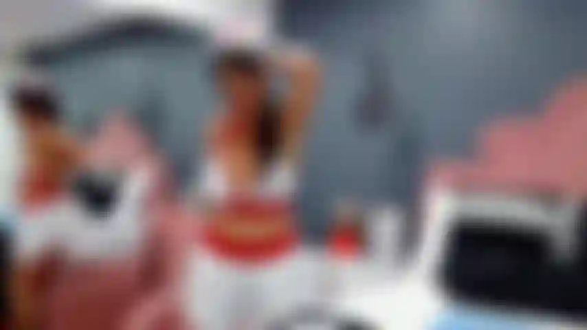 Custo, cócegas e muito óleo.