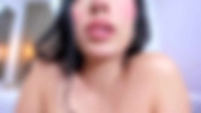 Provocando com minha boca e seios.