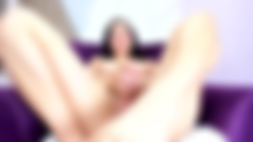 Latina gostosa que recebe muita porra na sua buceta apertada.