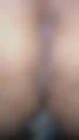 Estou boquiaberta com esperma na minha bunda.