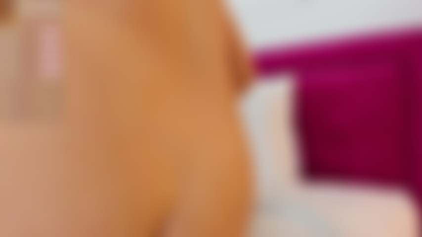 Sexo anal com vibrador de vidro.