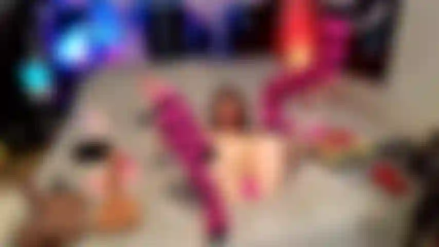 nice cute little sneak peak to how much of a slut i am 😉