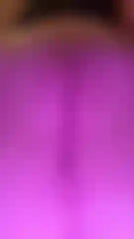 De perto brincando com a bucetinha gostosa 🤭.