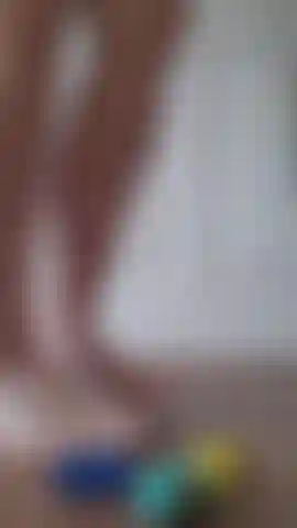 Se você gosta de pés, fico feliz em fazer vídeos personalizados para o seu prazer 😉.