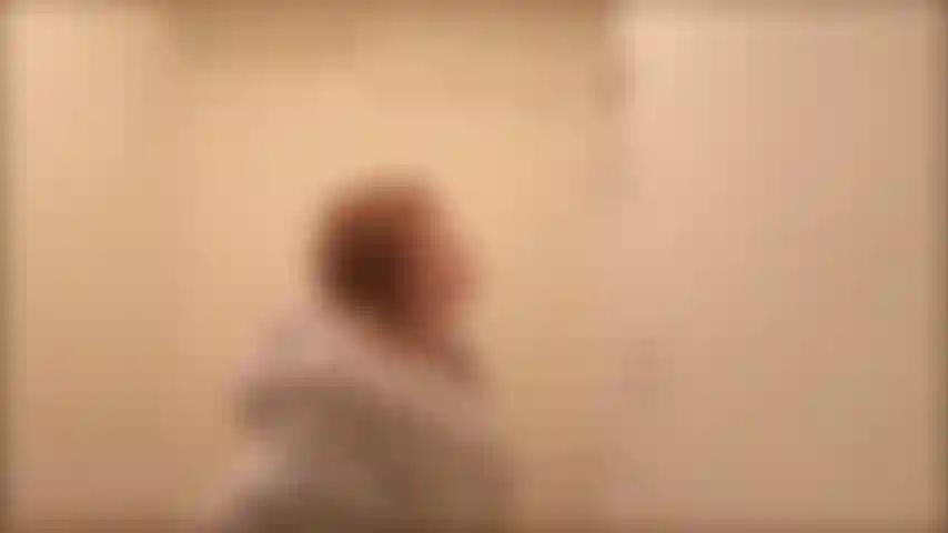 Rotina matinal e inspeção no espelho.