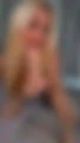 Diversão com meu maior pau branco em múltiplas posições até eu gozar.