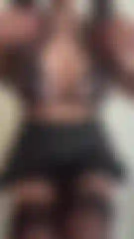 Considere isso o seu aviso: renda preta, uma pequena provocadora maliciosa e 1:23 de mim testando o seu autocontrole. 😈.