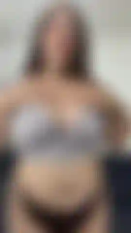 Os peitos balançam.