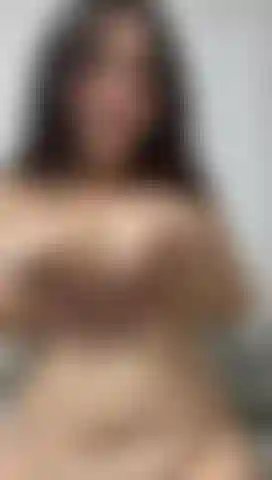 Tenho seios grandes.