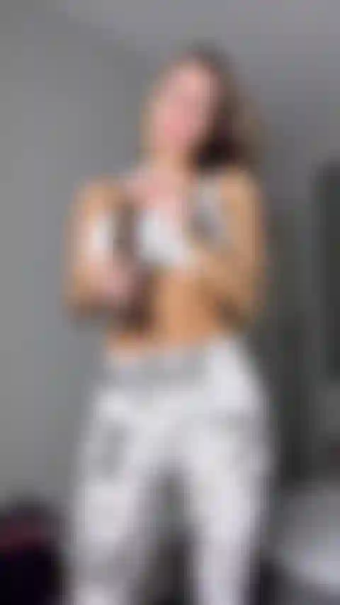 Compartilhando um pau preto com meu cuck.