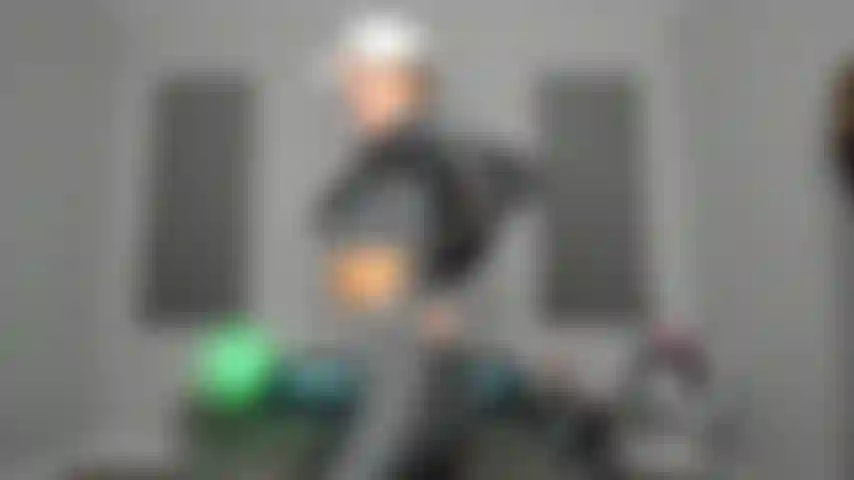 Sua assistente técnica convida você para ir à casa dela.