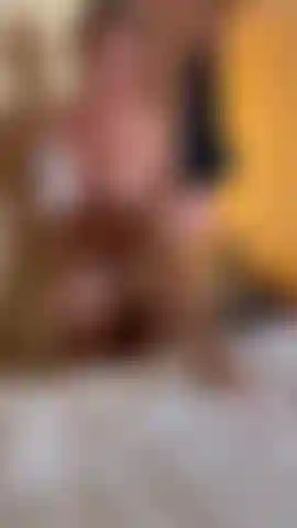 Squirt alerta esguicho em um vibrador enorme, me observe bater em 2 vibradores enormes.