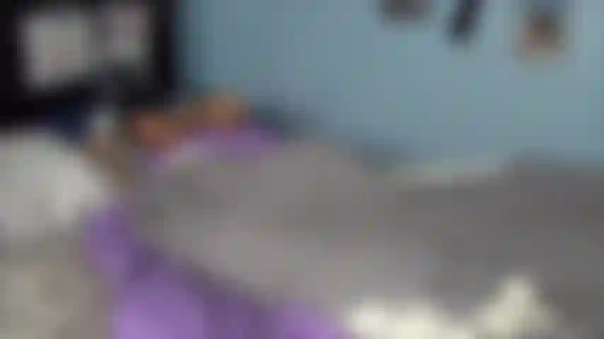 Voyeur cum, acorde e me veja montar um dildo curvo, então goze em cima dele.