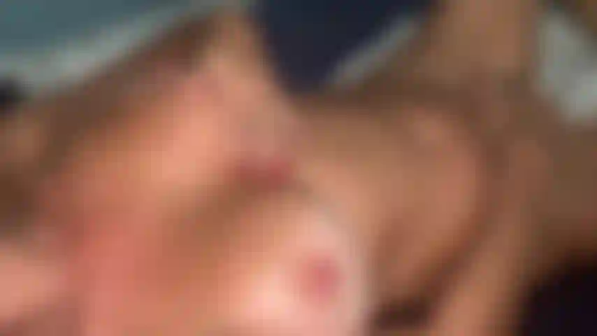 Acorde na minha cama e goze comigo.