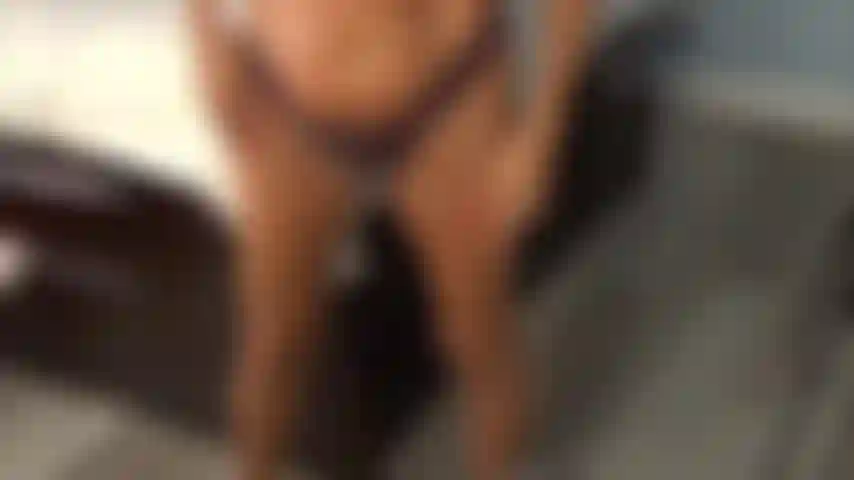 O melhor vídeo de todos. 2 Dildos me fazem esguichar pela sala. 12+ Minutos.