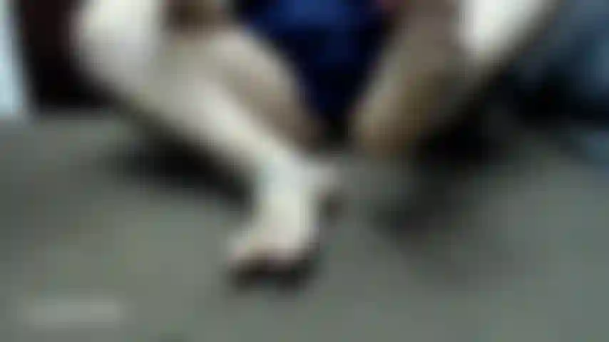 Esfregando loção no meu corpo.