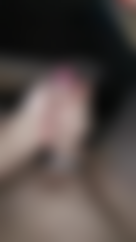 Esfregando uma lentamente.