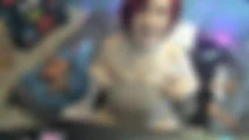 A ruiva peituda zomba do seu pinto pequeno. Você não ia conseguir satisfazê-la com um pinto tão pequeno!