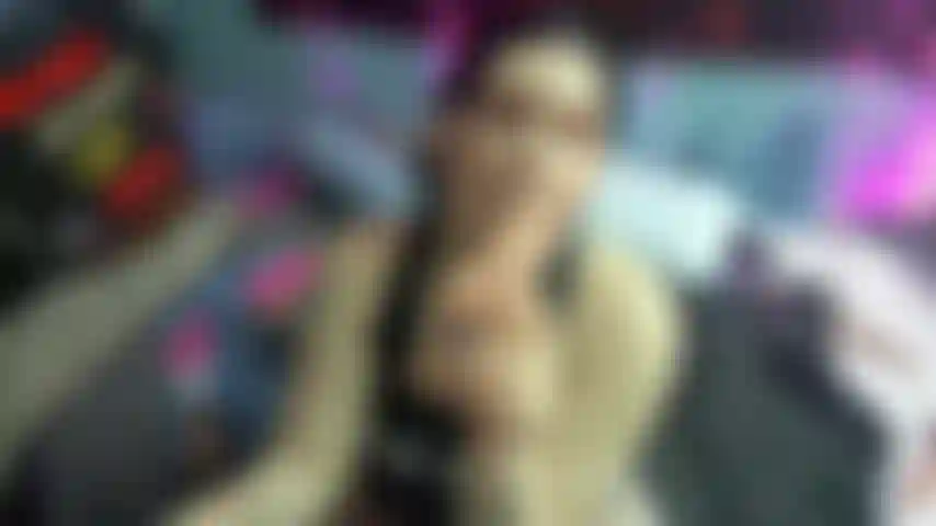 Uma vagabunda grossa implora por sexo anal!