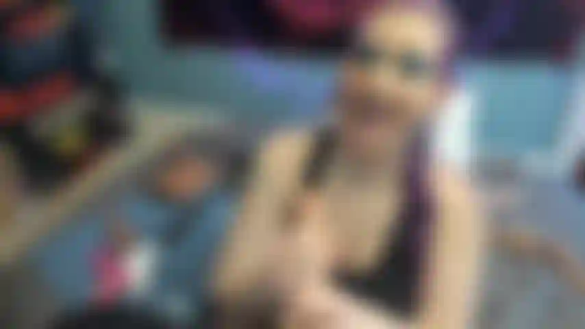 Shae wednesday diz... Esqueça seu dia de trabalho e venha comigo. Bata na minha buceta.