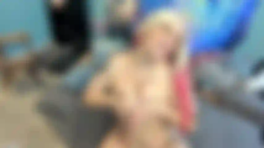 Andrew trai a sua esposa no supermercado com a sua amante loira de seios fartos: uma fantasia suja de destruição de lar.