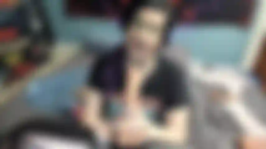 Minha namorada metaleira implora por anal+cumshot anal.