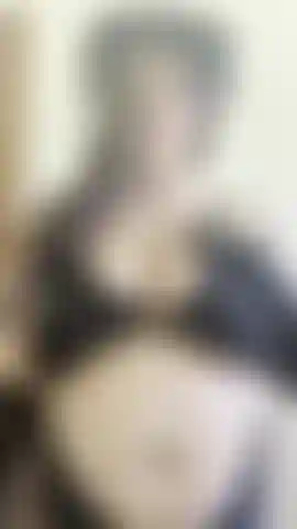 Pov: uma garota de seios grandes é resgatada por um christopher e te encoraja a gozar em seus peitos grandes.