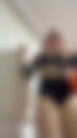 Óleo no meu lindo corpo.