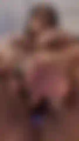 Chuva dourada, gemidos altos.