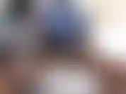 Você está em uma viagem e faz uma videochamada com sua namorada amorosa. Ela vai dormir cedo e esquece de desligar a videochamada. Ela começa a brincar com ela mesma e você pensa que teve sorte, mas aí entra o sum1.