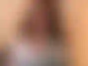 Estava em uma sessão de fotos e eles estavam preparando as coisas e percebi que levaria um minuto. Então perguntei a alguém que estava lá se eles poderiam me filmar entrando no banheiro e me gravar transando.