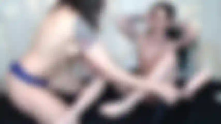 Outro show de ouro lésbico quente!! Comendo buceta/bunda. Cumming!!! Strapon! Anal!!