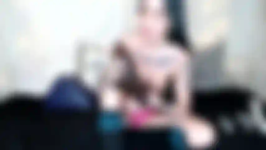 Outro brinquedo gigante que eu uso para minha bunda! Essa é ainda maior que a outra.. Posso fazer? Hehe.