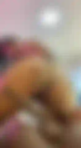 Cavalgando minha bunda grande no seu pau.