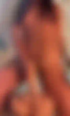 Um pau tão grande que não consegue entrar na minha buceta apertada.