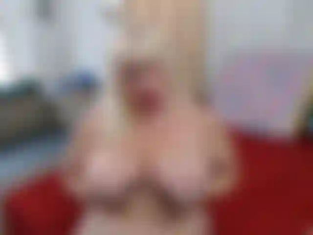 Um pouco de tudo---peitos, bj desleixado, boca de cu, vibrador na bunda, um pouco de conversa suja.