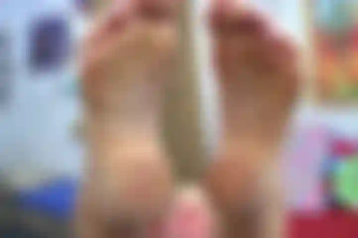 Solas secas e enferrujadas dos pés --- este é para você ilovefeet.