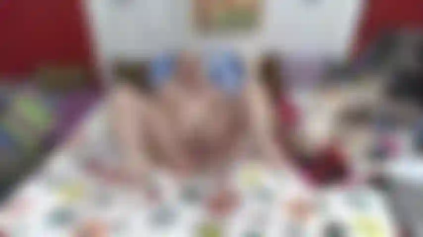 LAYING BACK SPREADING PUSSY OPEN---SHOWING TOES---GIVING MY GOOD BOY JOI